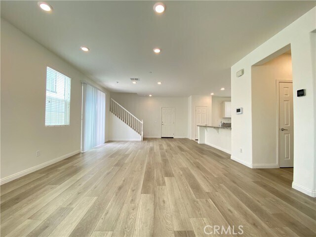 Foto del edificio - 6129 Rosewood Way