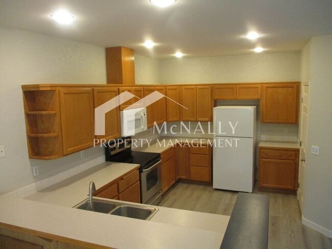 Building Photo - Charming Condo with Bonus Room in Horseshoe Gardens