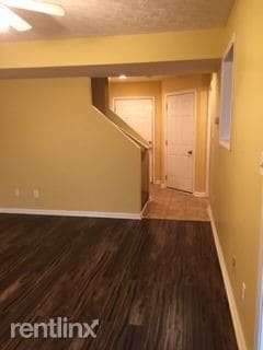 Building Photo - 3 br, 2 bath Duplex - 553B Carlton Dr 553B...