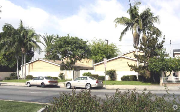 Primary Photo - 8333-8337 Rosemead Blvd