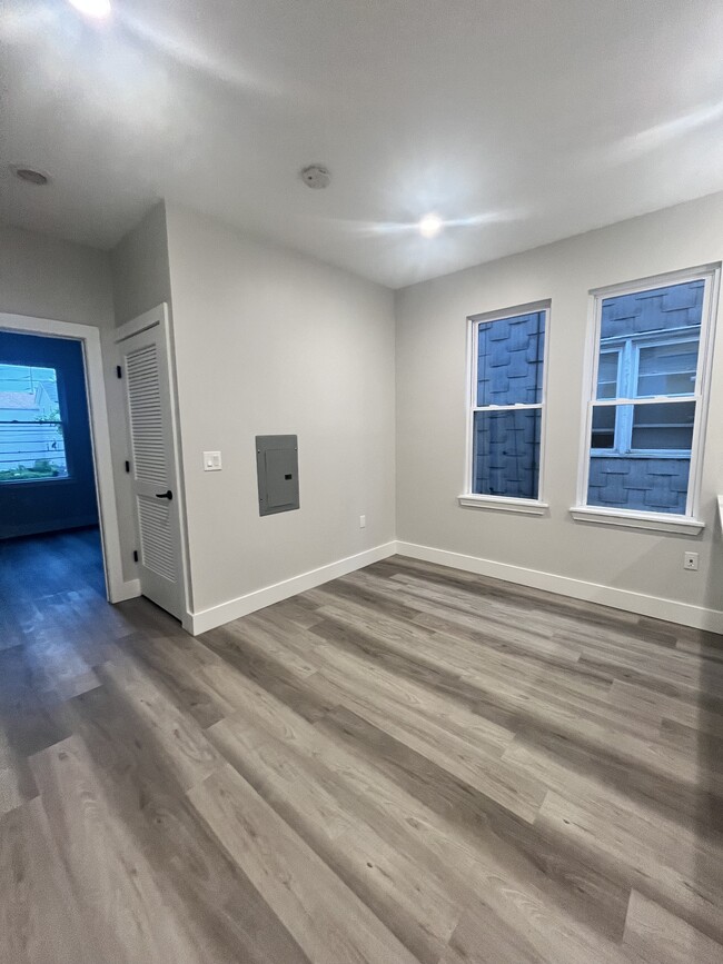 124 Neptune Ave 3L - 121 Neptune Ave