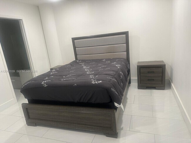 Foto del edificio - 3725 S Ocean Dr