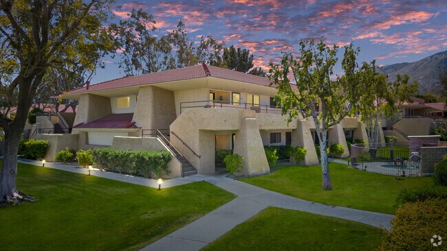 View of Desert Highland-Gateway Estates Apartments for Rent with a Walk-In ...