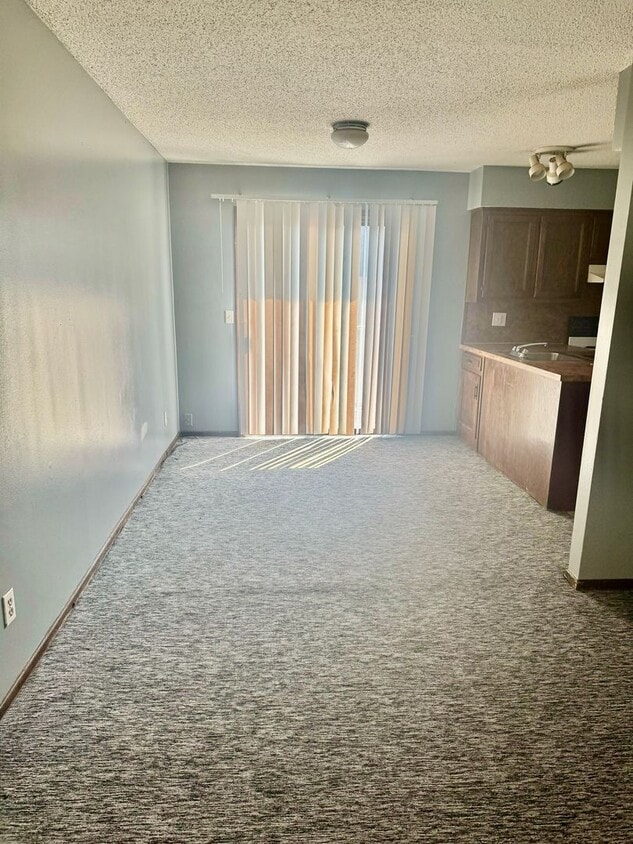 Foto principal - 8630 Lane Ave
