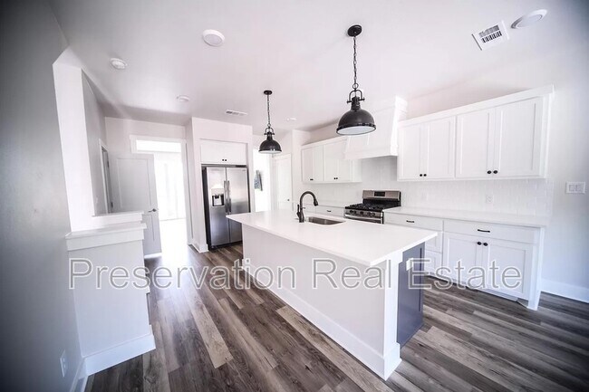 Foto del edificio - 3221 Forest Park Blvd