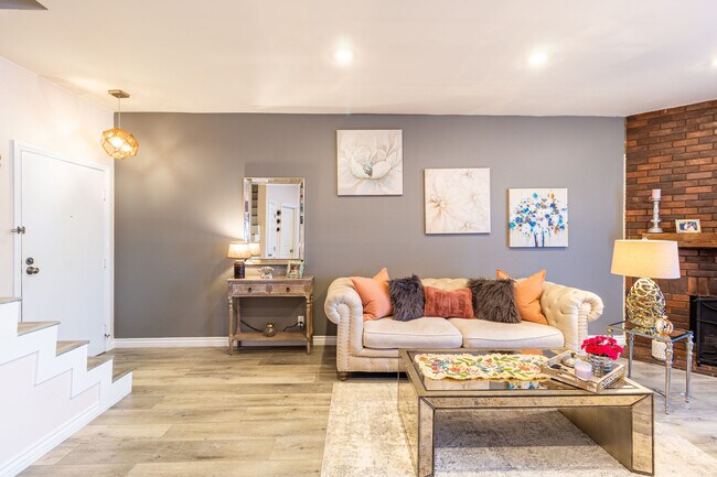 living room - 7515 Winnetka Ave
