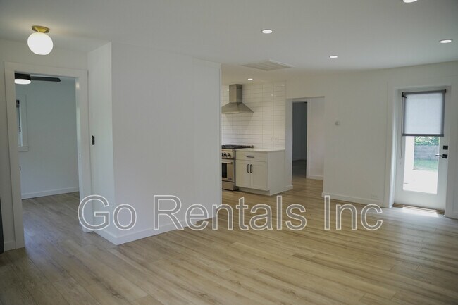 Foto del edificio - 407 Green Springs Ave S