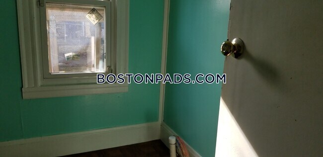 Building Photo - 1432 River St