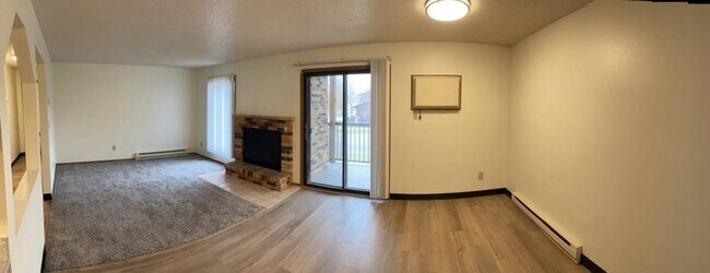 Building Photo - APPLICATION PENDING -- 2nd floor apartment...