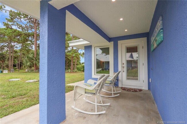 Building Photo - 64 NE Acacia Trail