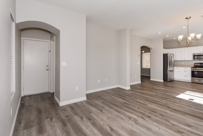Building Photo - 5565 W Sun Temple Ave