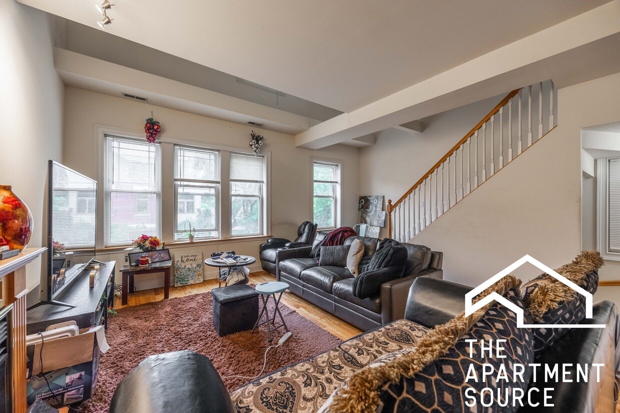 Primary Photo - 1720 W Beach Ave