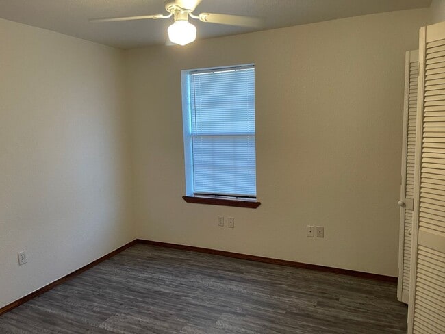 Building Photo - 3 bed 1 bath all new inside, fenced yard, Blanchard Schools!