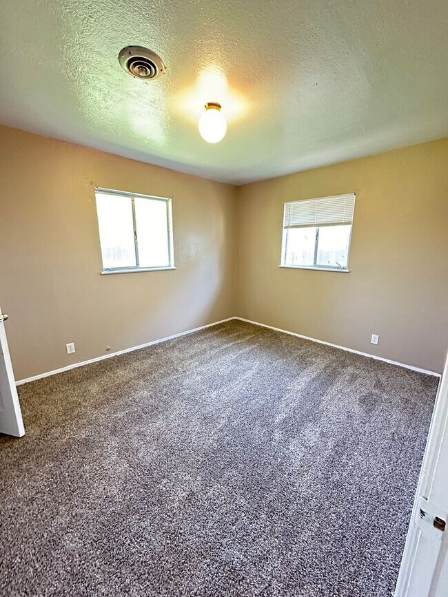 Foto del edificio - 3 bed / 1 ba house - E. Marysville