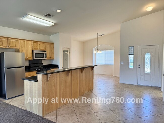 Building Photo - Spacious 3 Bed 2 Bath Home!
