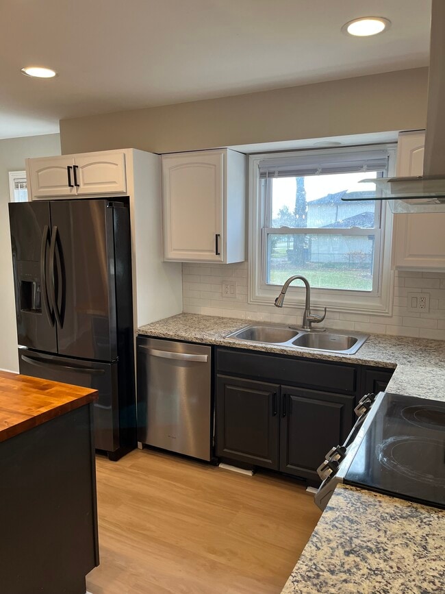 Foto del edificio - 3803 Brunswick Dr