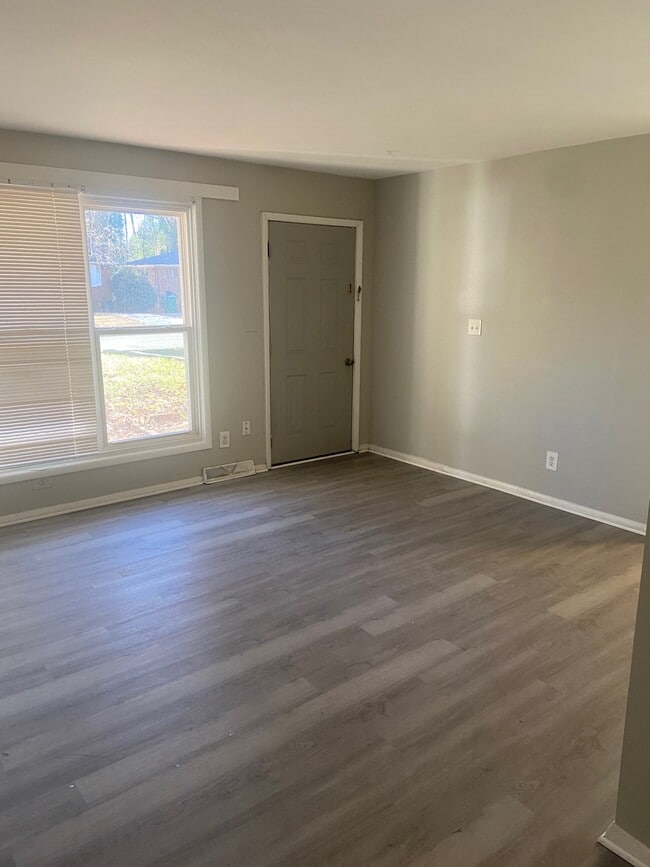 Foto del edificio - 526 Blendwood Dr