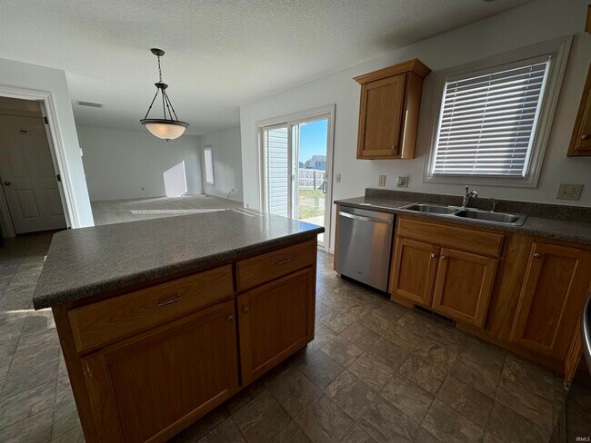 Building Photo - 624 Walkmans Cove