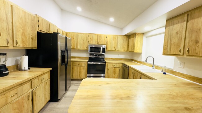 Foto del edificio - 3950 Greenfield Ct