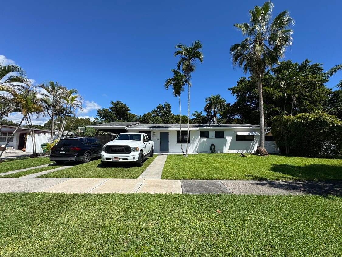 Foto principal - 10231 Dolphin Rd