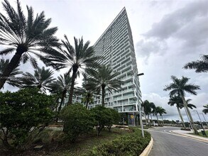 Building Photo - 2000 Metropica Wy