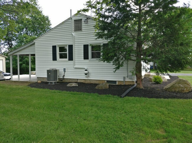 Building Photo - 2504 Levans Rd