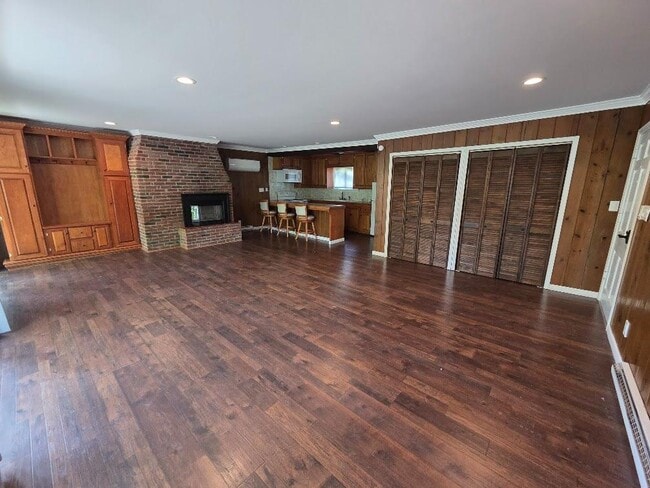 Building Photo - 2043 Cardner Rd