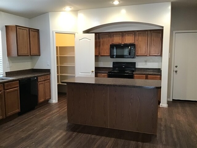 Foto del edificio - 10338 W Wood St