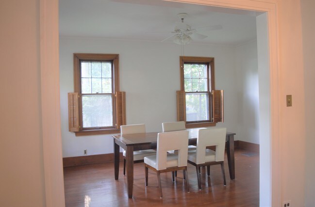 Building Photo - 907 S Busey Ave