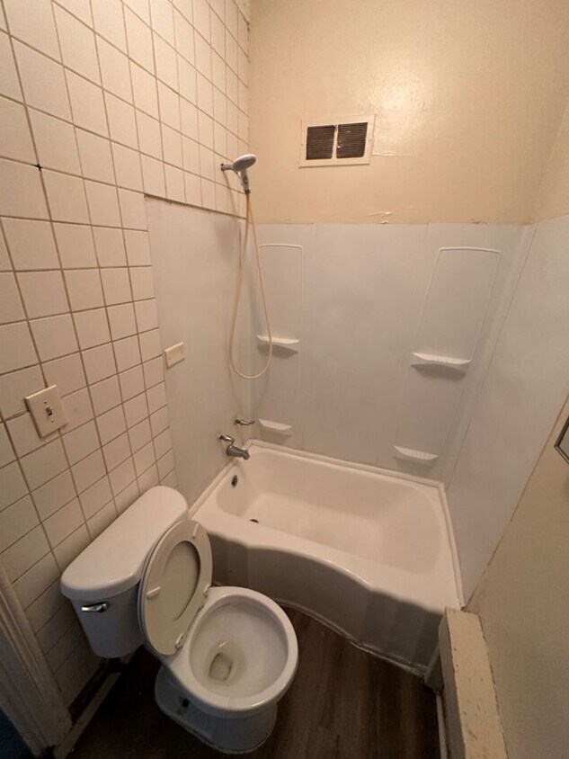 Foto del edificio - 235 N 37th St. (3 Unit)