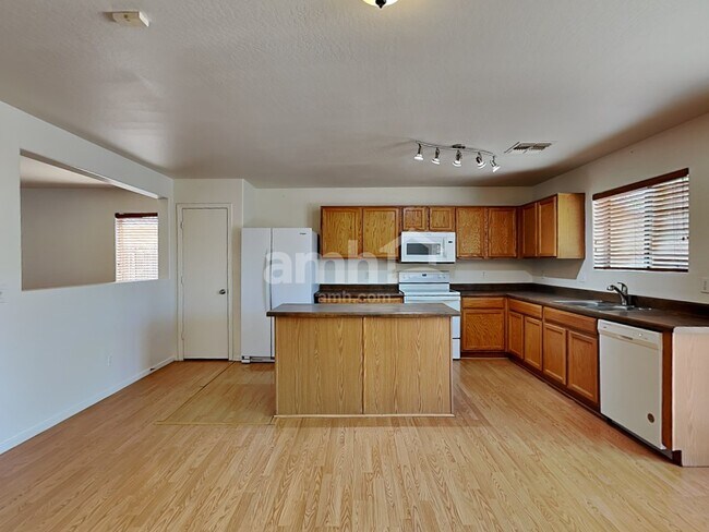 Foto del edificio - 16143 W Redfield Road