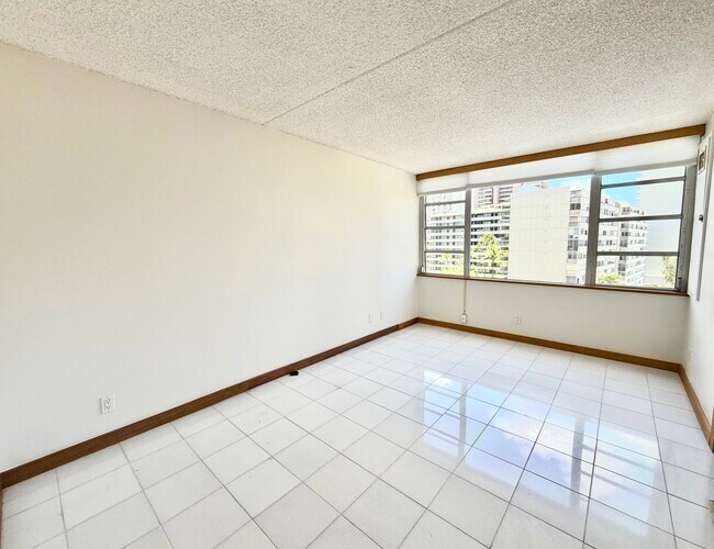 Building Photo - 400 Hobron Ln