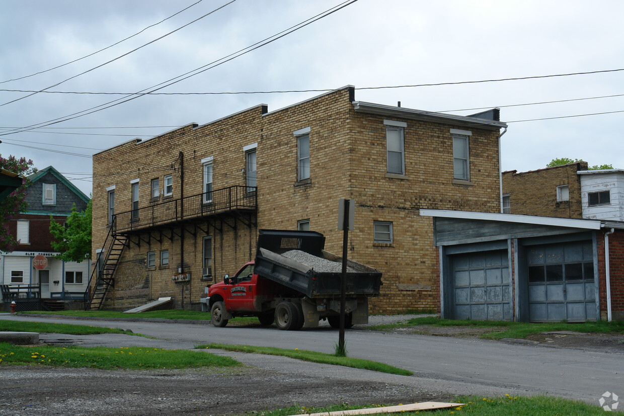 Building Photo - 838 Daisy St
