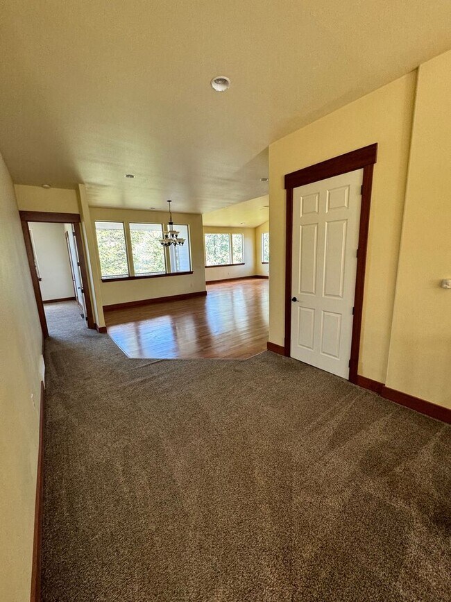 Building Photo - Qualchan Hills Modern Split Level Home