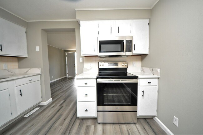 Building Photo - 309 Granada