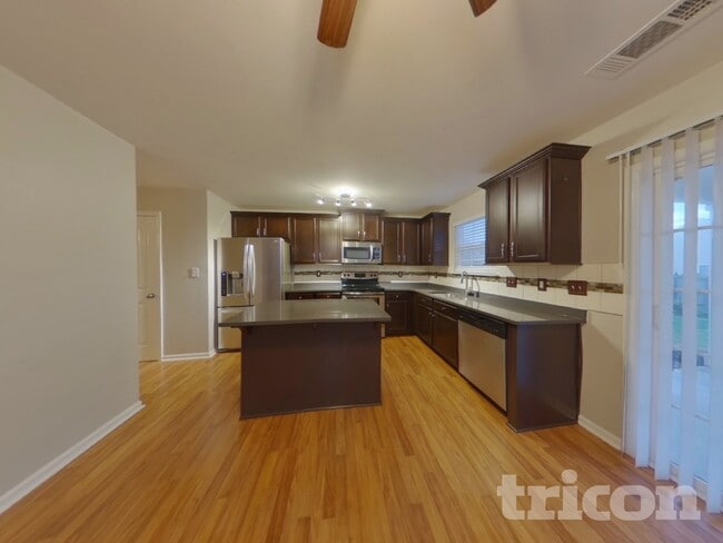 Foto del edificio - 2848 Village Center Dr