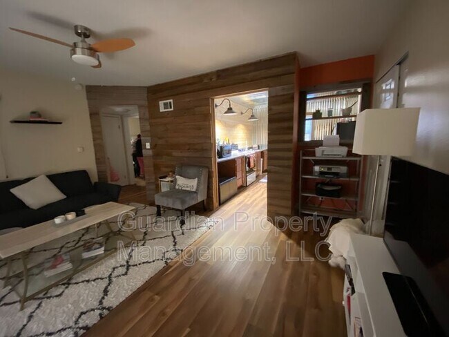 Foto del edificio - 519 W 8th St