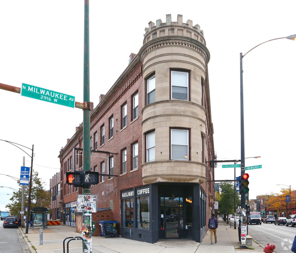 Exterior Photo - 2381-2385 N Milwaukee Ave