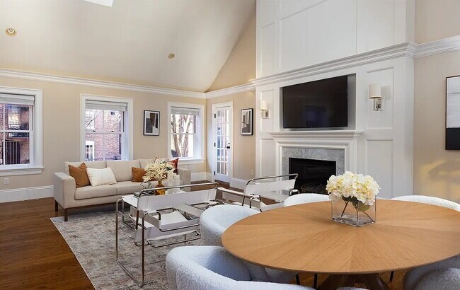 Foto del edificio - Bright & Spacious Unit with Natural Light