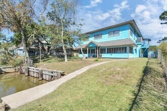 Building Photo - 215 Veselka Rd