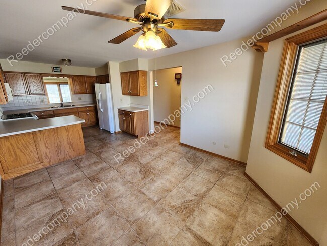 Foto del edificio - Spacious 3 bedroom 2 bathroom townhouse in...