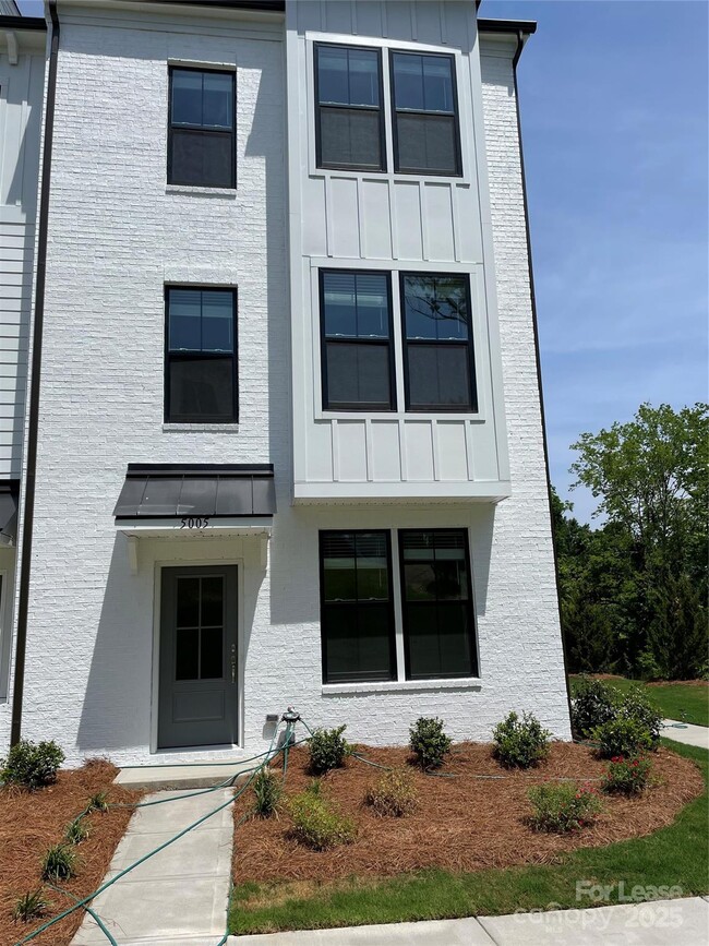 Building Photo - 5005 Layman Dr