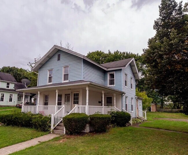 Building Photo - 102 Sampson St