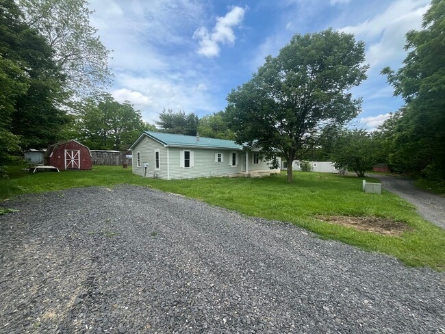 Building Photo - 3 Bedroom, 2 Bath House