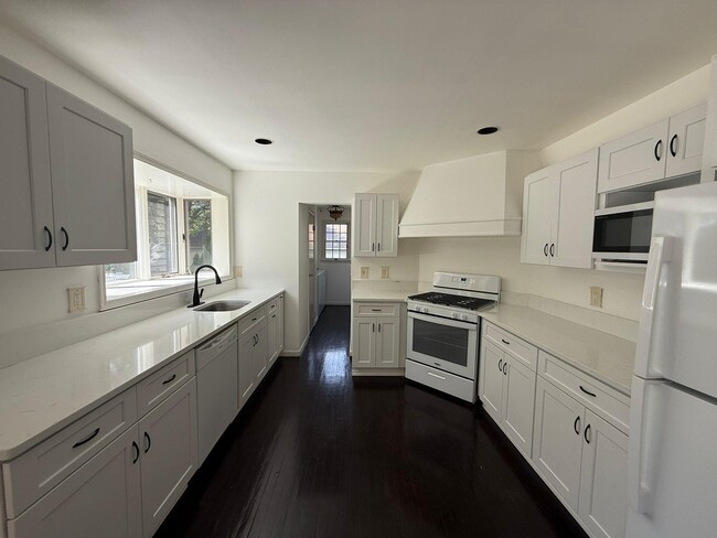 Building Photo - 82 Upton Dr