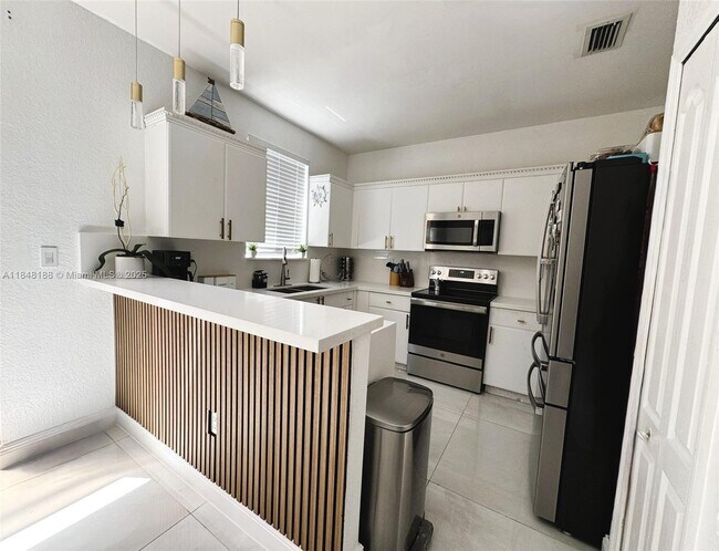 Foto del edificio - 7020 NW 177th St
