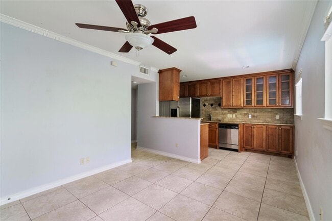 Building Photo - 407 E 45th St