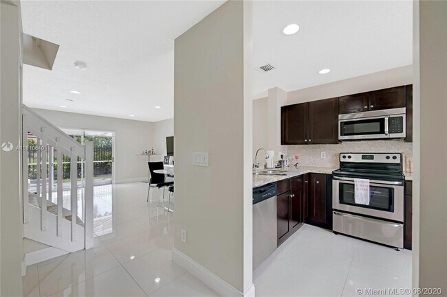 Foto del edificio - 20829 NW 2nd St