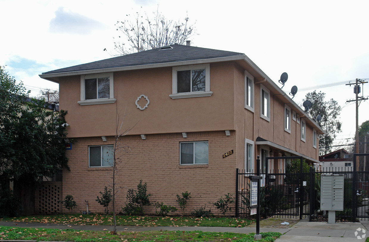 Primary Photo - 2422 V St