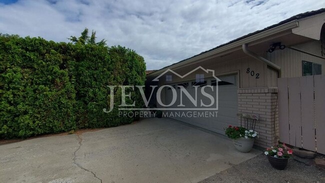 Building Photo - 802 N 40th Ave